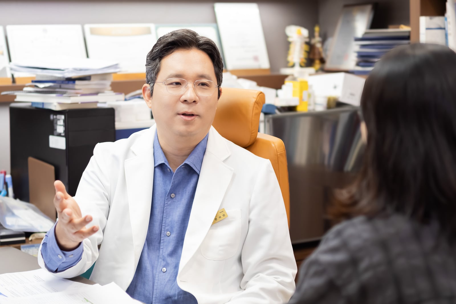 강동구 내과, 퇴행성관절염이면 걷기를 쉬어야 할까요?